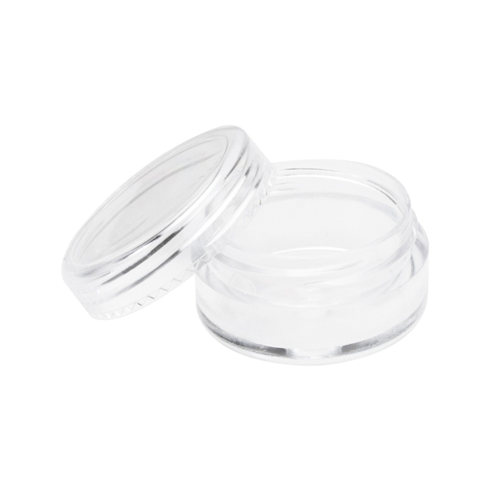 Un ensemble de 36 petits pots d’échantillonnage en plastique transparent de 5 ml de Killer Beauty, avec des couvercles vissés, présentés ouverts sur un fond blanc.