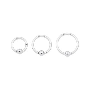 Anello con clicker e perlina incastonata in titanio Tilum con sfera