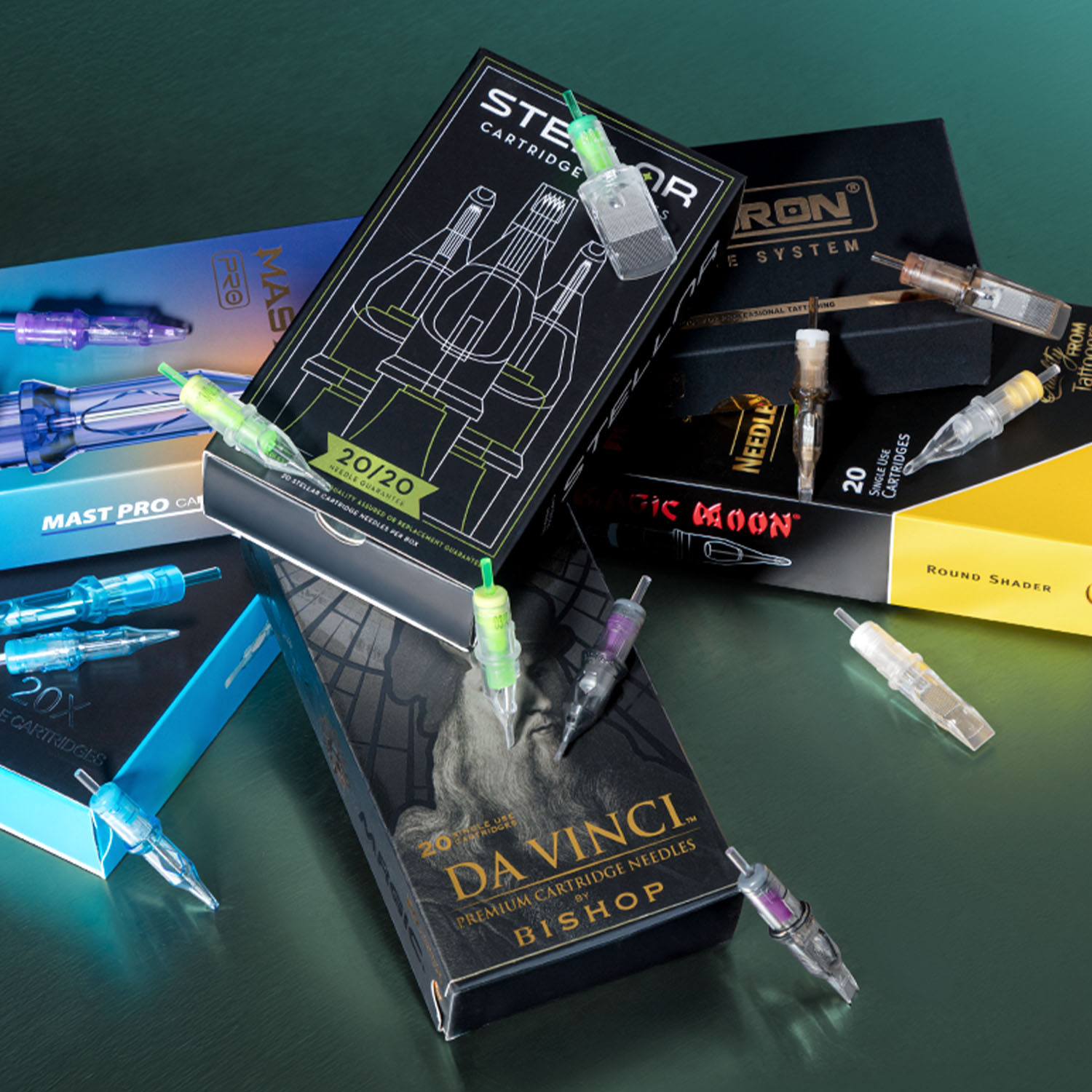 Scatole di cartucce Peak Stellar, Dragonhawk Mast Pro, Kwadron, Magic Moon e Bishop Da Vinci impilate una sull'altra